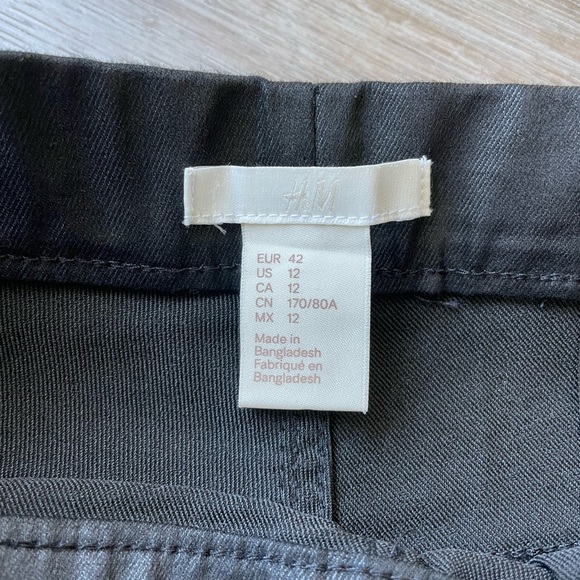 Black Jegging pants with a leather wash - Picture 3 of 4